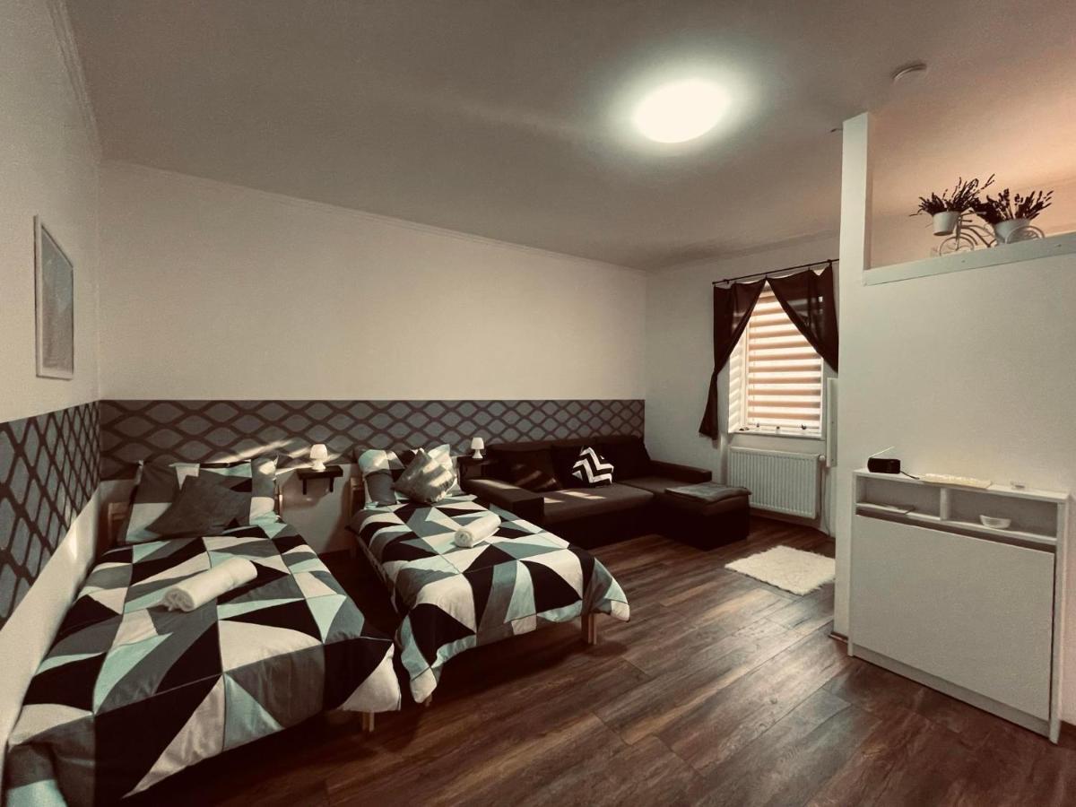 Mazli Vendeghaz Hotel Satoraljaujhely Ngoại thất bức ảnh